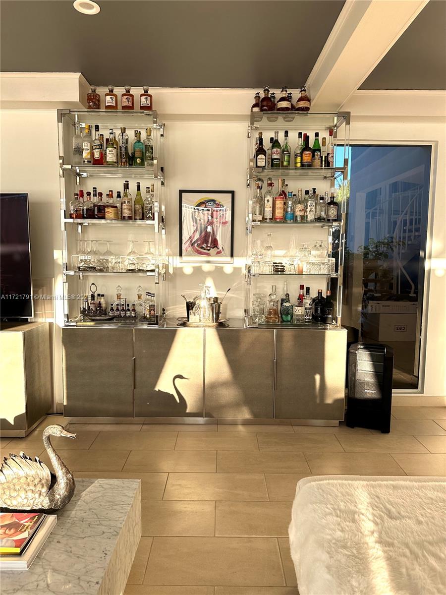 ISLAND DRIVE SOUTH ESTATE - Residential