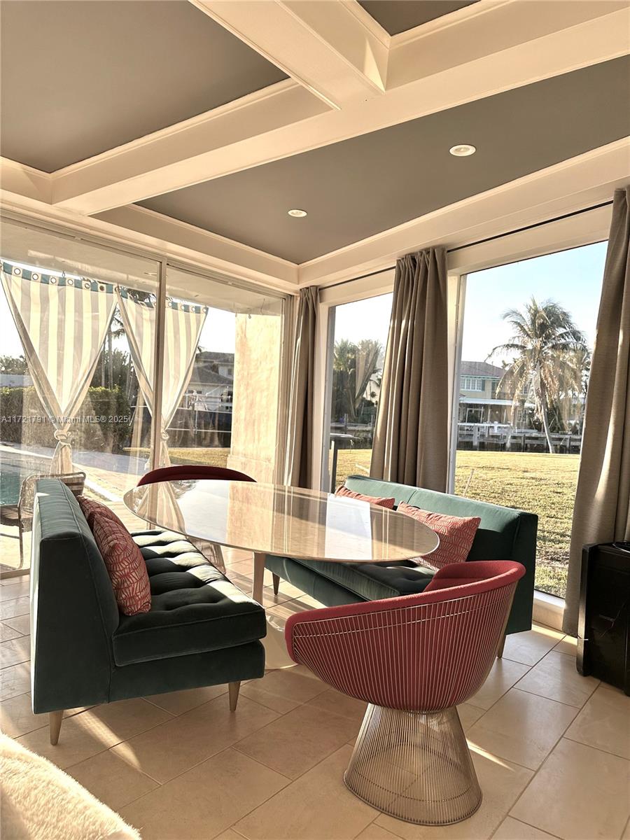 ISLAND DRIVE SOUTH ESTATE - Residential