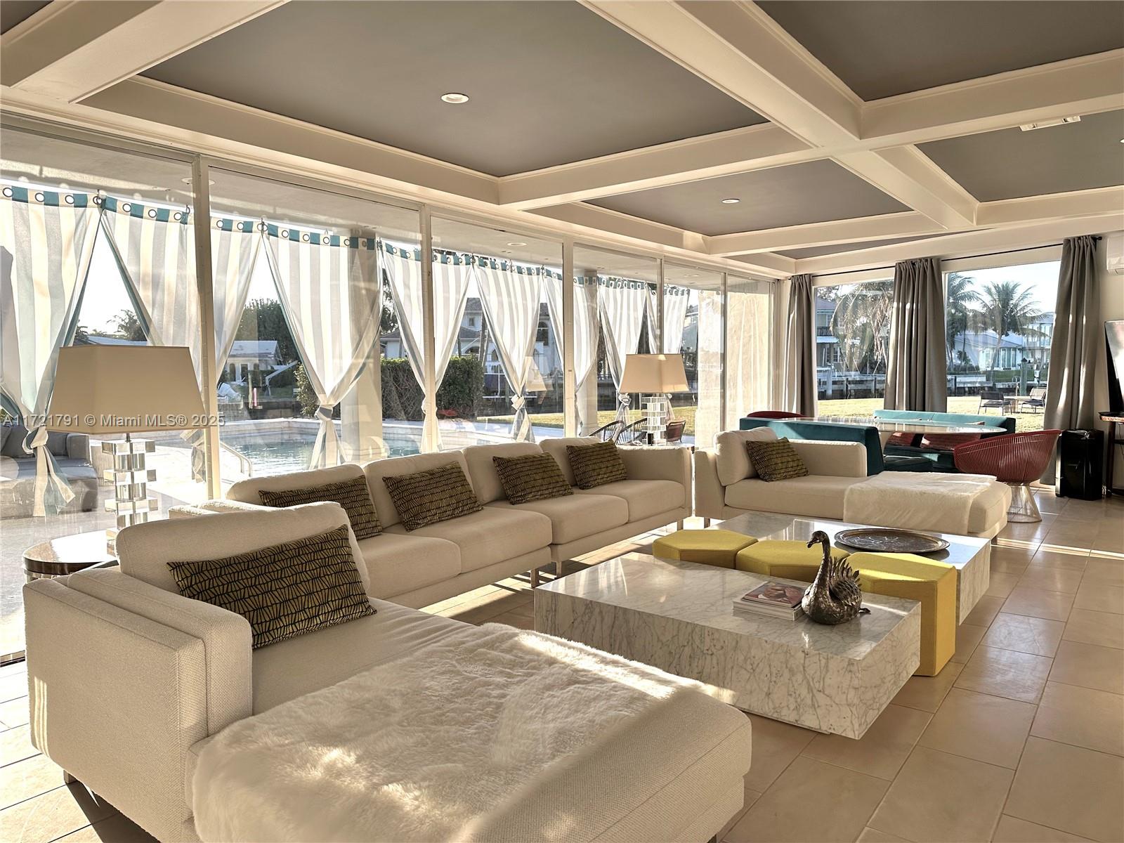 ISLAND DRIVE SOUTH ESTATE - Residential