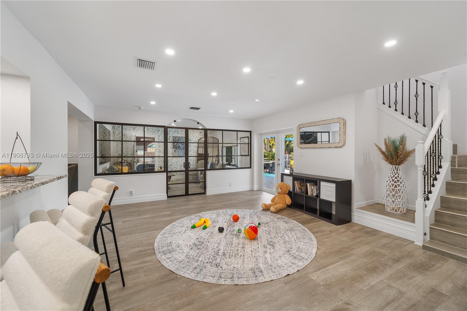 VENETIAN ISLES 2ND SEC - Residential