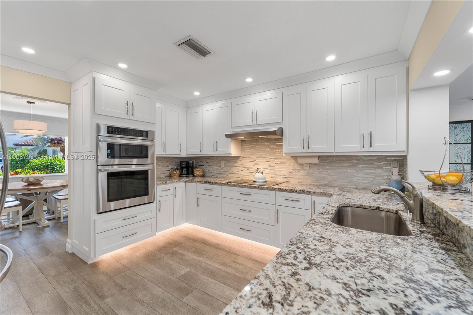 VENETIAN ISLES 2ND SEC - Residential