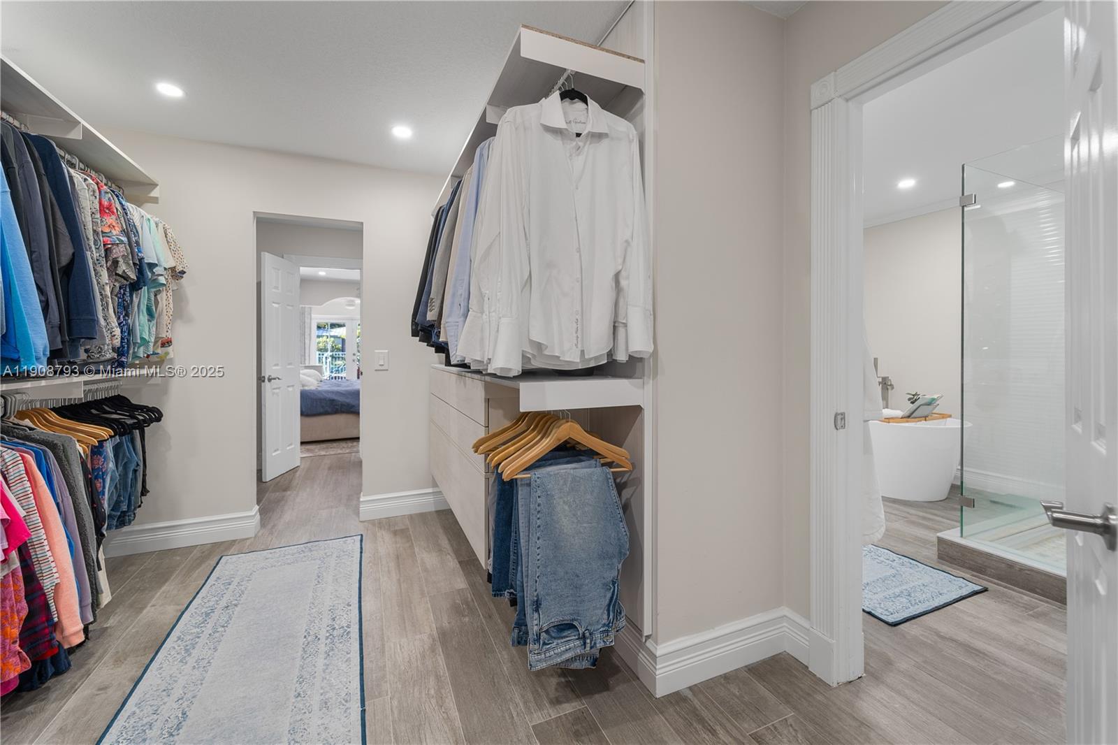 VENETIAN ISLES 2ND SEC - Residential