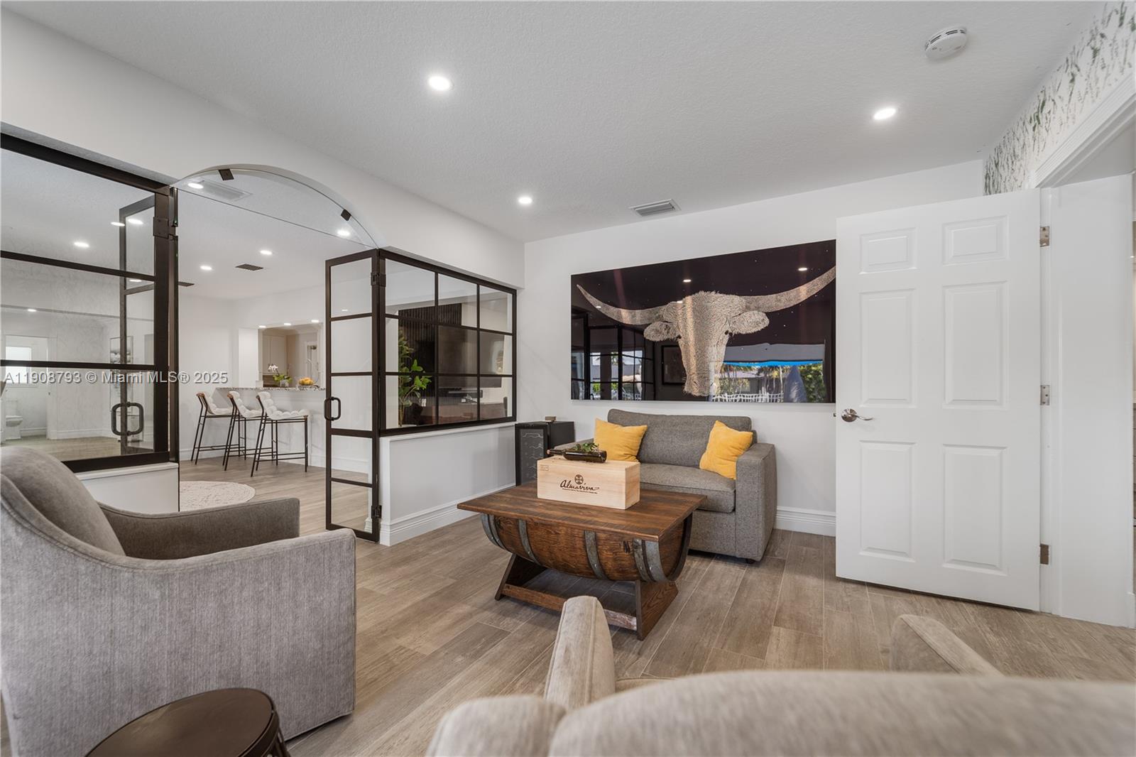 VENETIAN ISLES 2ND SEC - Residential