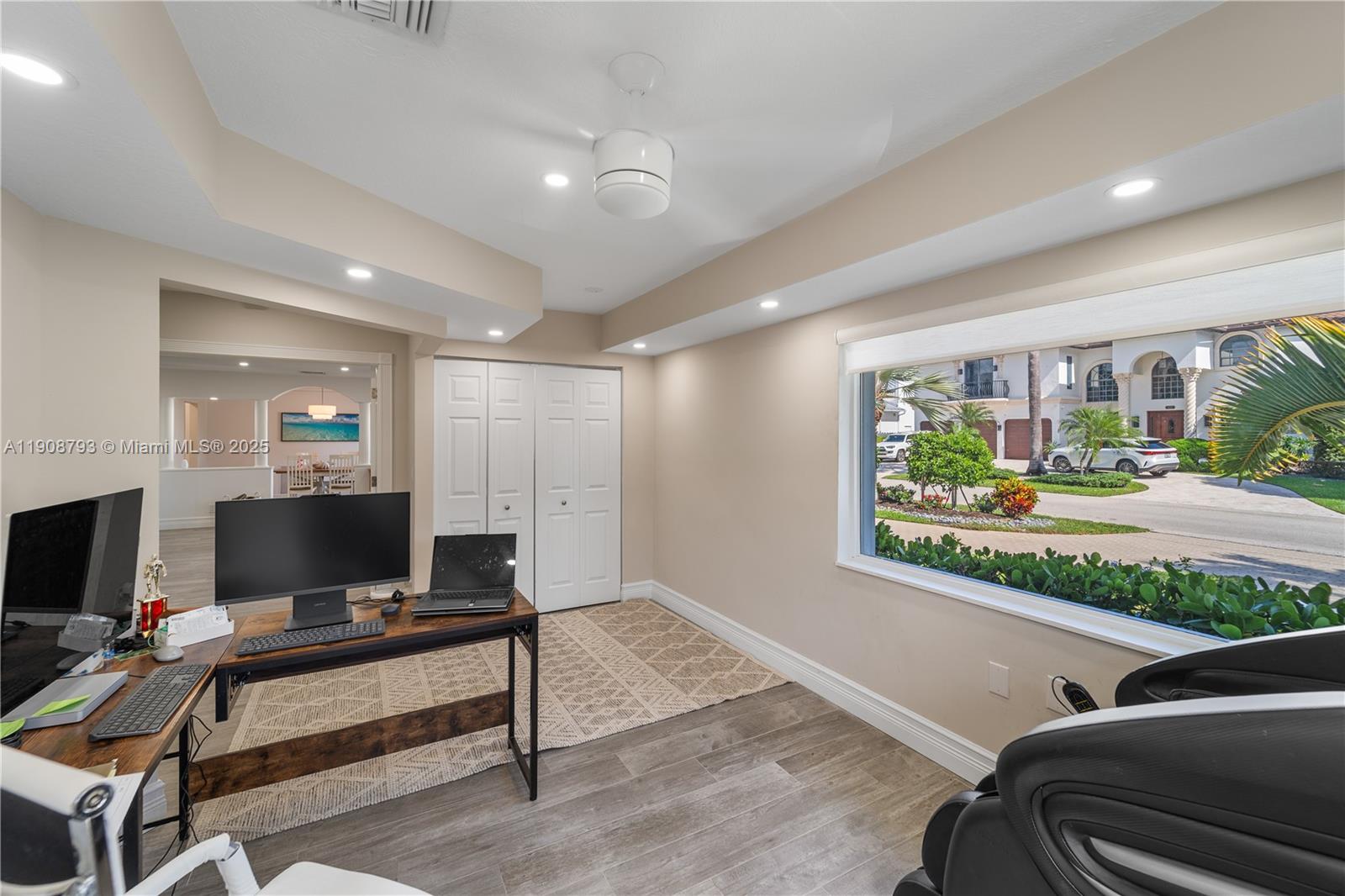 VENETIAN ISLES 2ND SEC - Residential