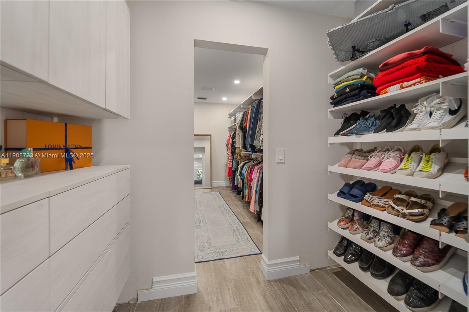 VENETIAN ISLES 2ND SEC - Residential