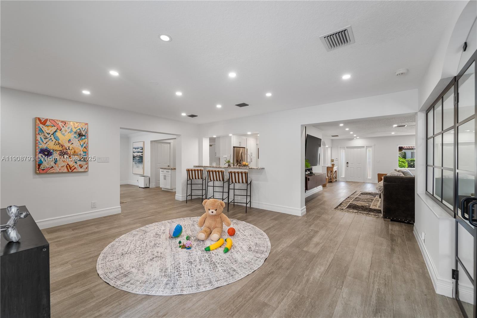 VENETIAN ISLES 2ND SEC - Residential