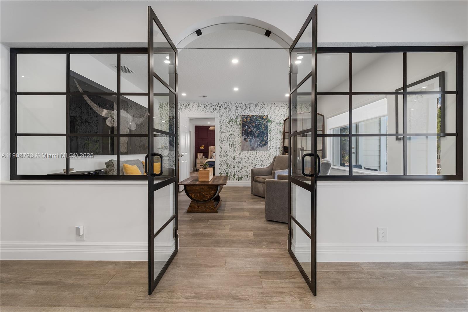 VENETIAN ISLES 2ND SEC - Residential