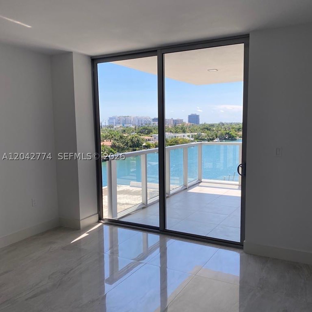 9521 E Bay Harbor Dr 605