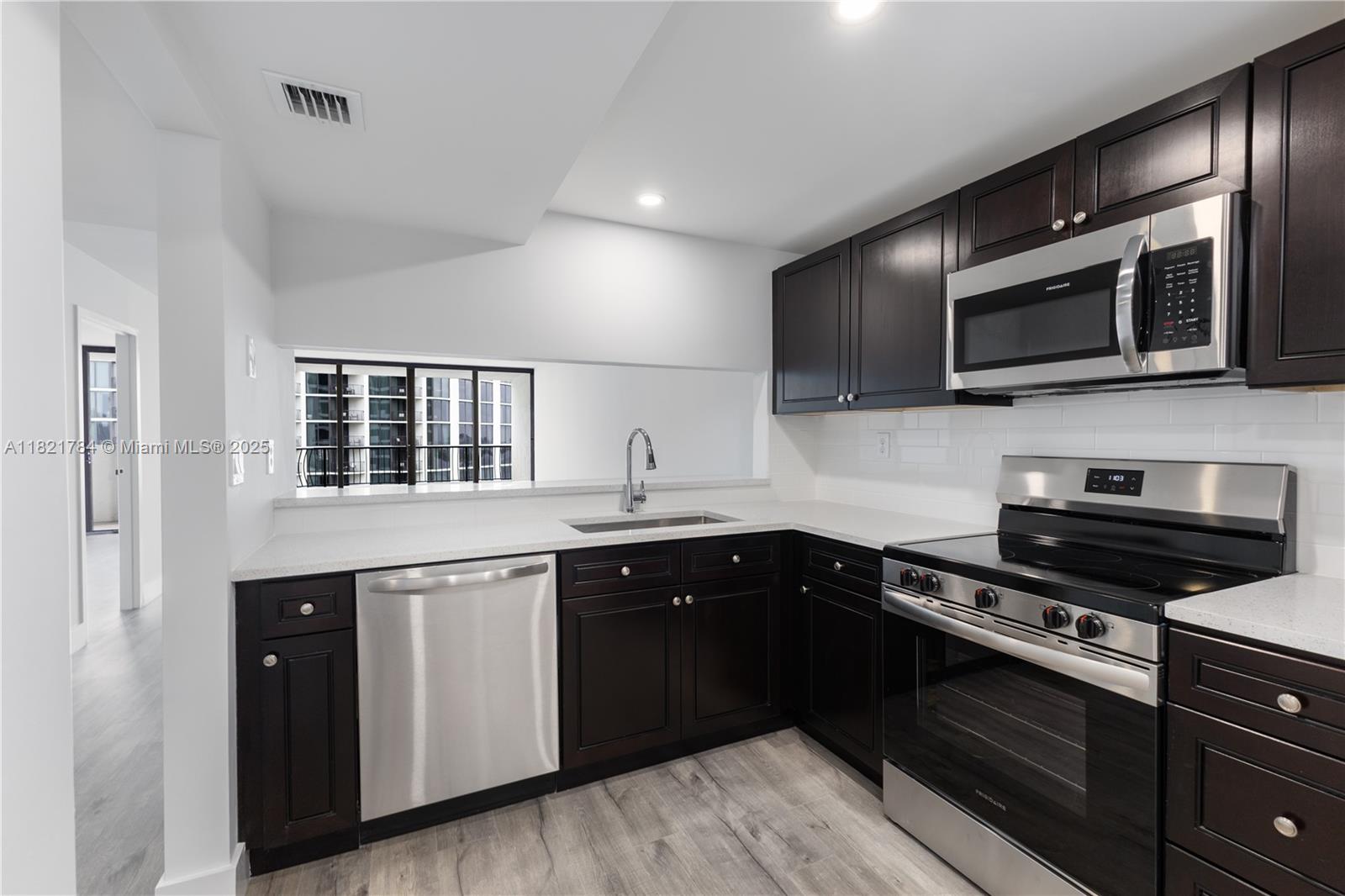 555 NE 15th St 29F