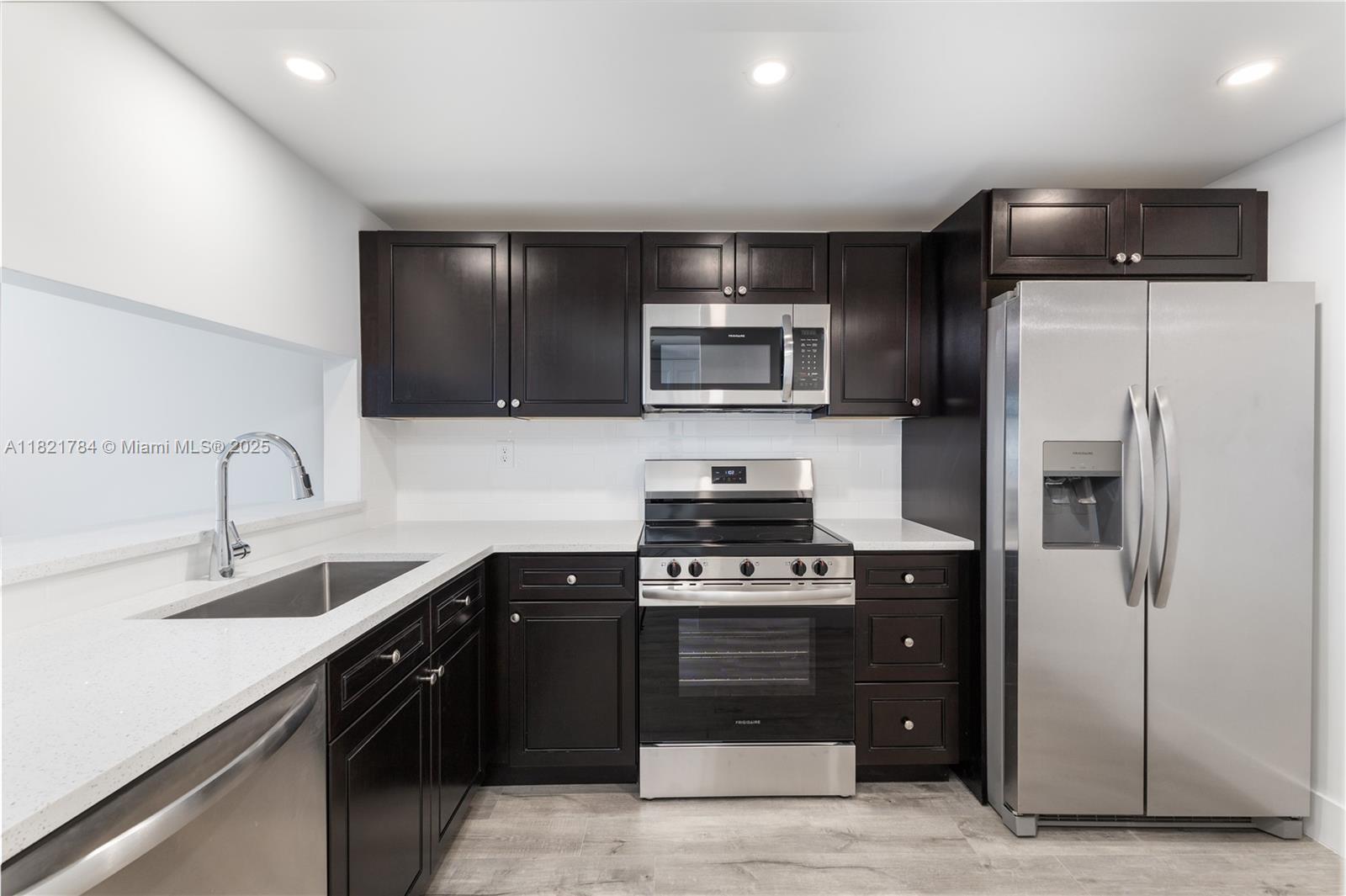 555 NE 15th St 29F