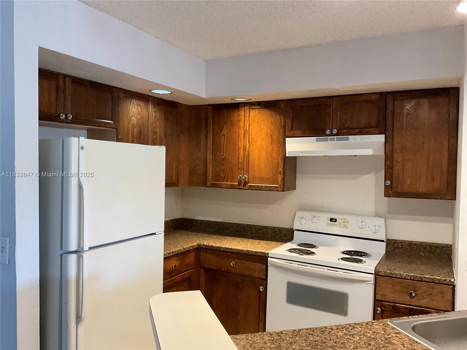 CORAL KEY CONDO - Residential Lease