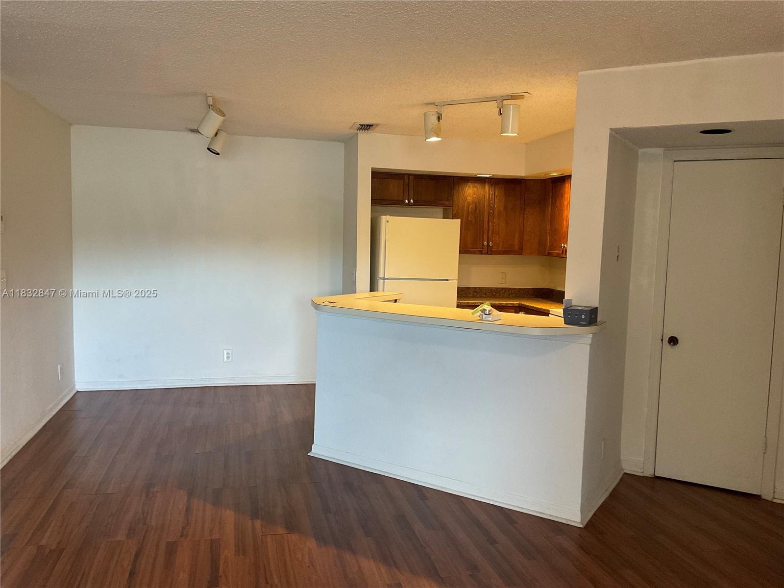 CORAL KEY CONDO - Residential Lease