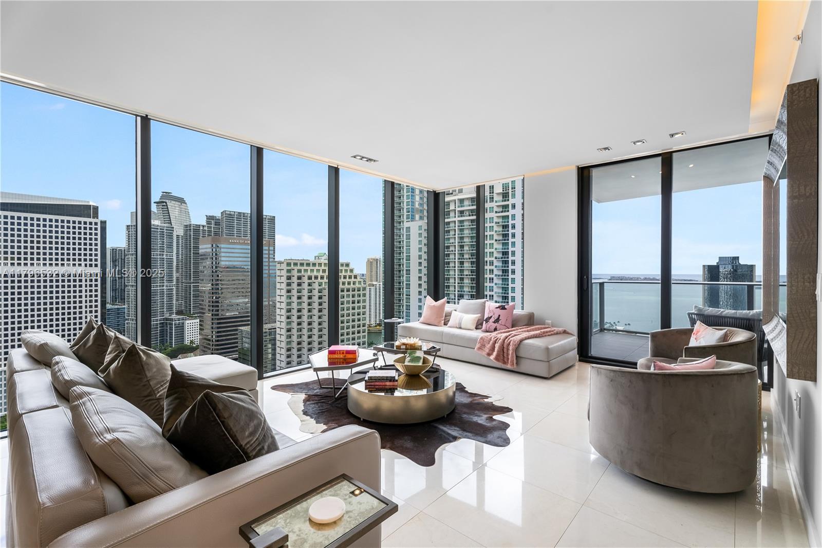 Property for Sale at 1010 Brickell Ave 3501, Miami, Broward County, Florida - Bedrooms: 3 
Bathrooms: 3  - $1,695,000