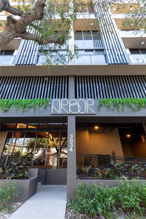 3034 Oak Avenue LPH4 Coconut Grove FL 33133