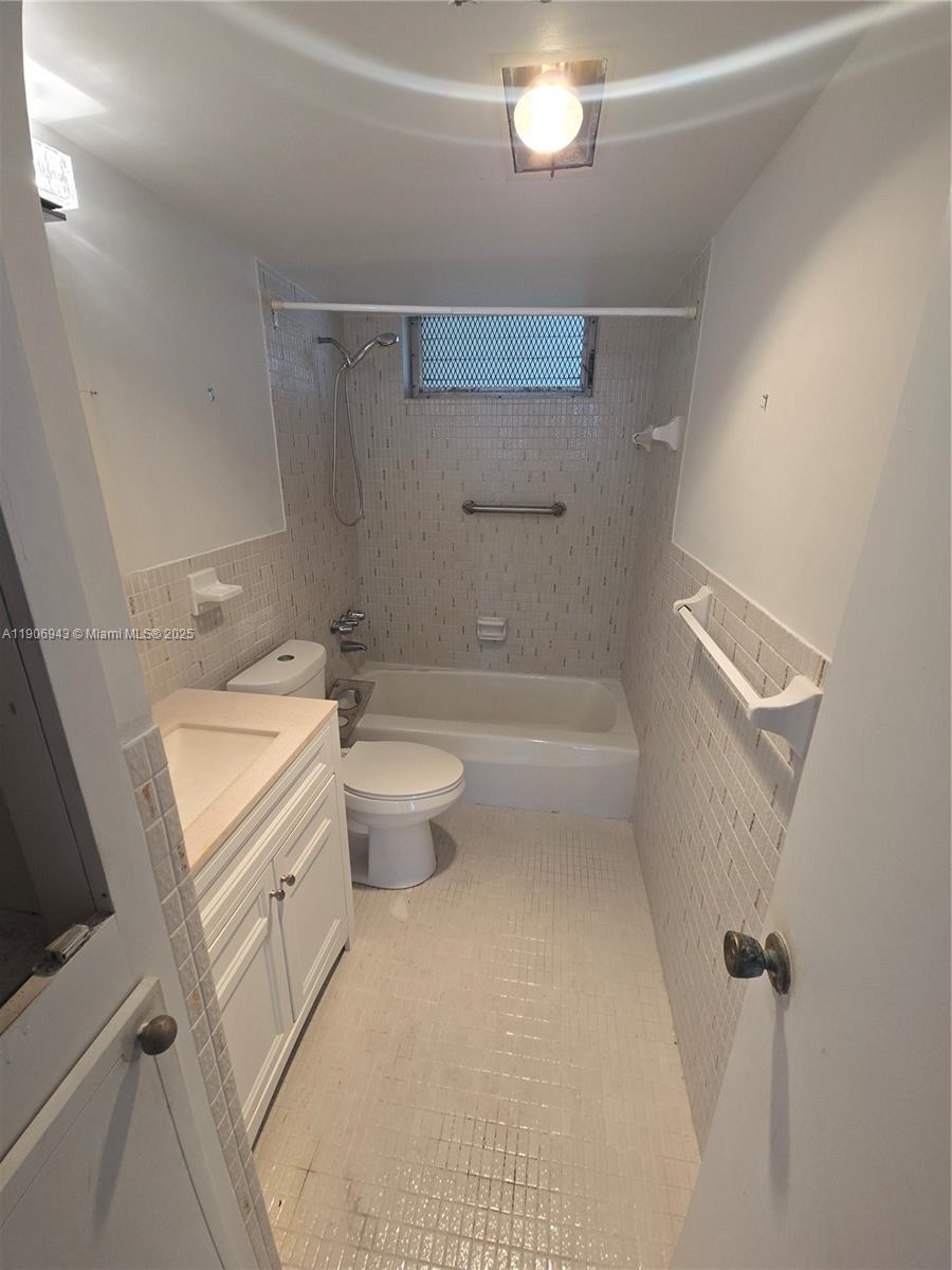 POINT EAST SEC III CONDO - Residential