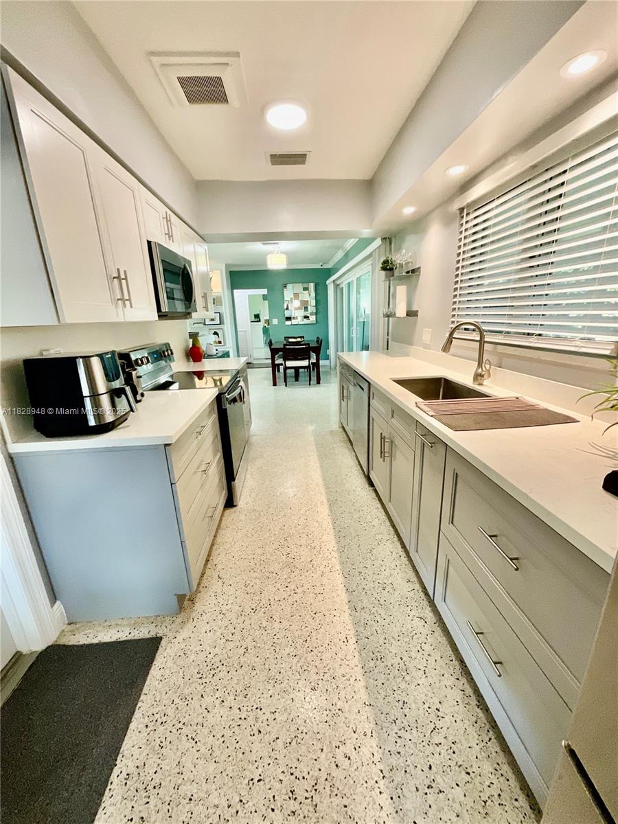 BROWARD HEIGHTS - Residential Lease