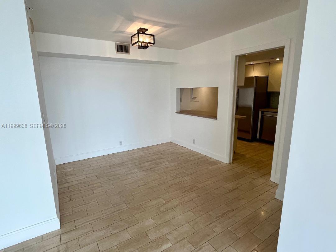 TOWERS OF QUAYSIDE CONDO - Residential