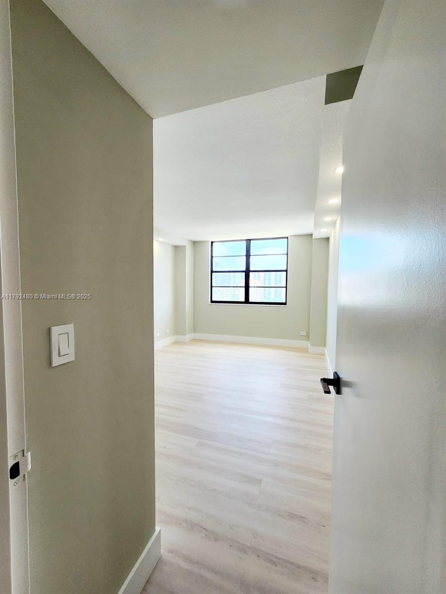 WINSTON TOWERS 100 - Residential