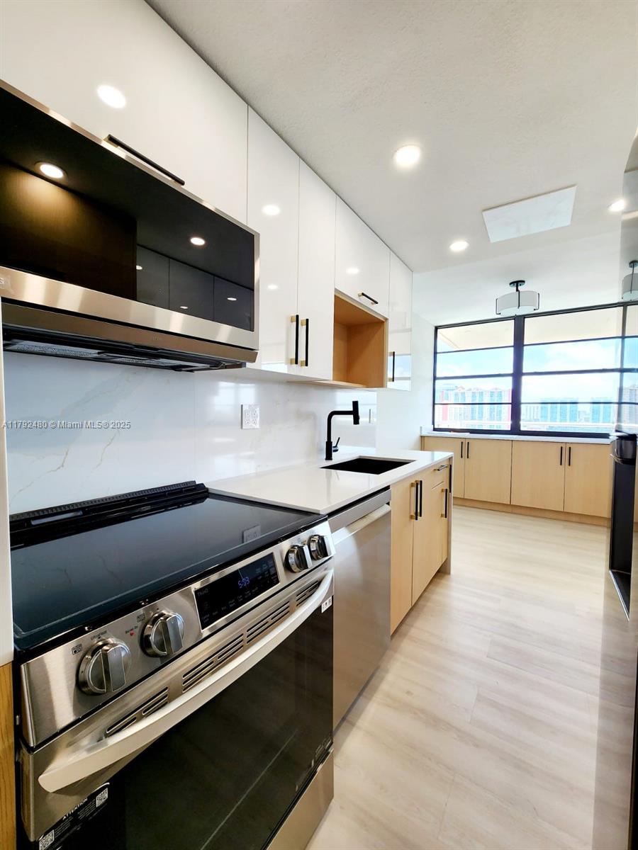 WINSTON TOWERS 100 - Residential