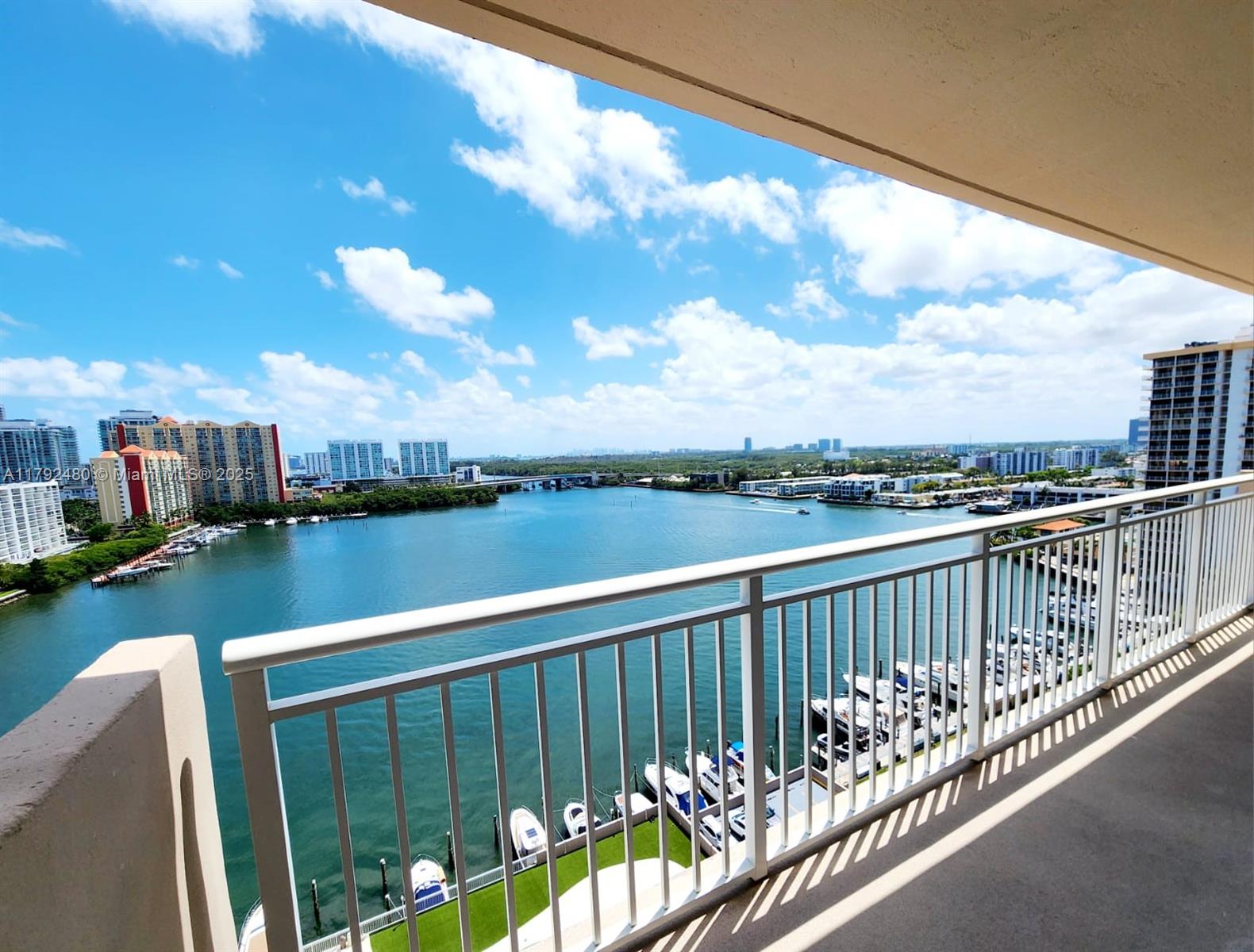 WINSTON TOWERS 100 - Residential
