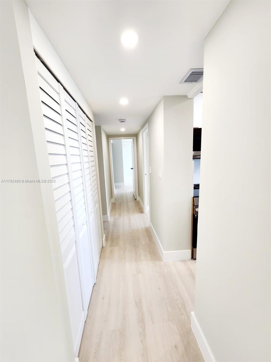 WINSTON TOWERS 100 - Residential