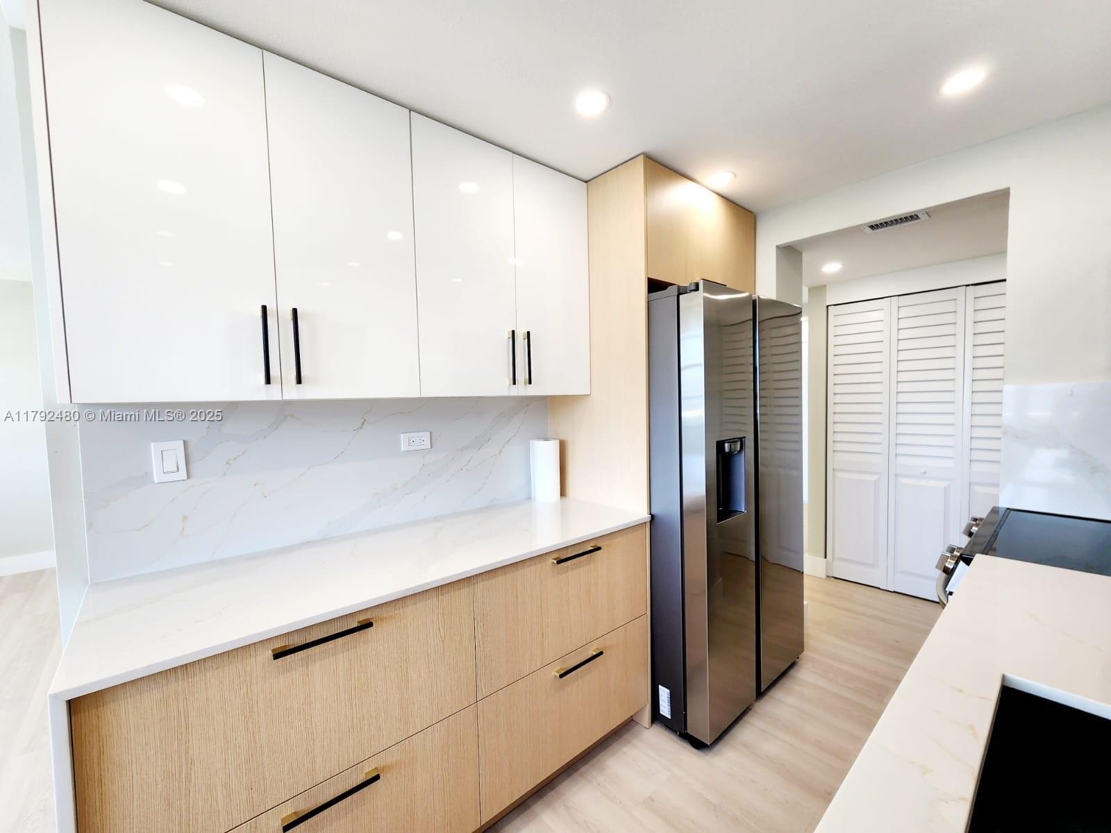 WINSTON TOWERS 100 - Residential