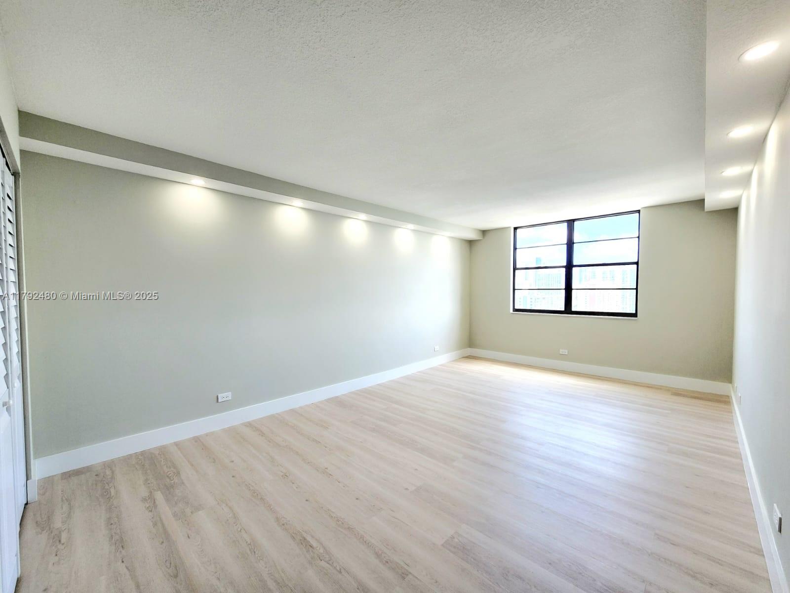 WINSTON TOWERS 100 - Residential