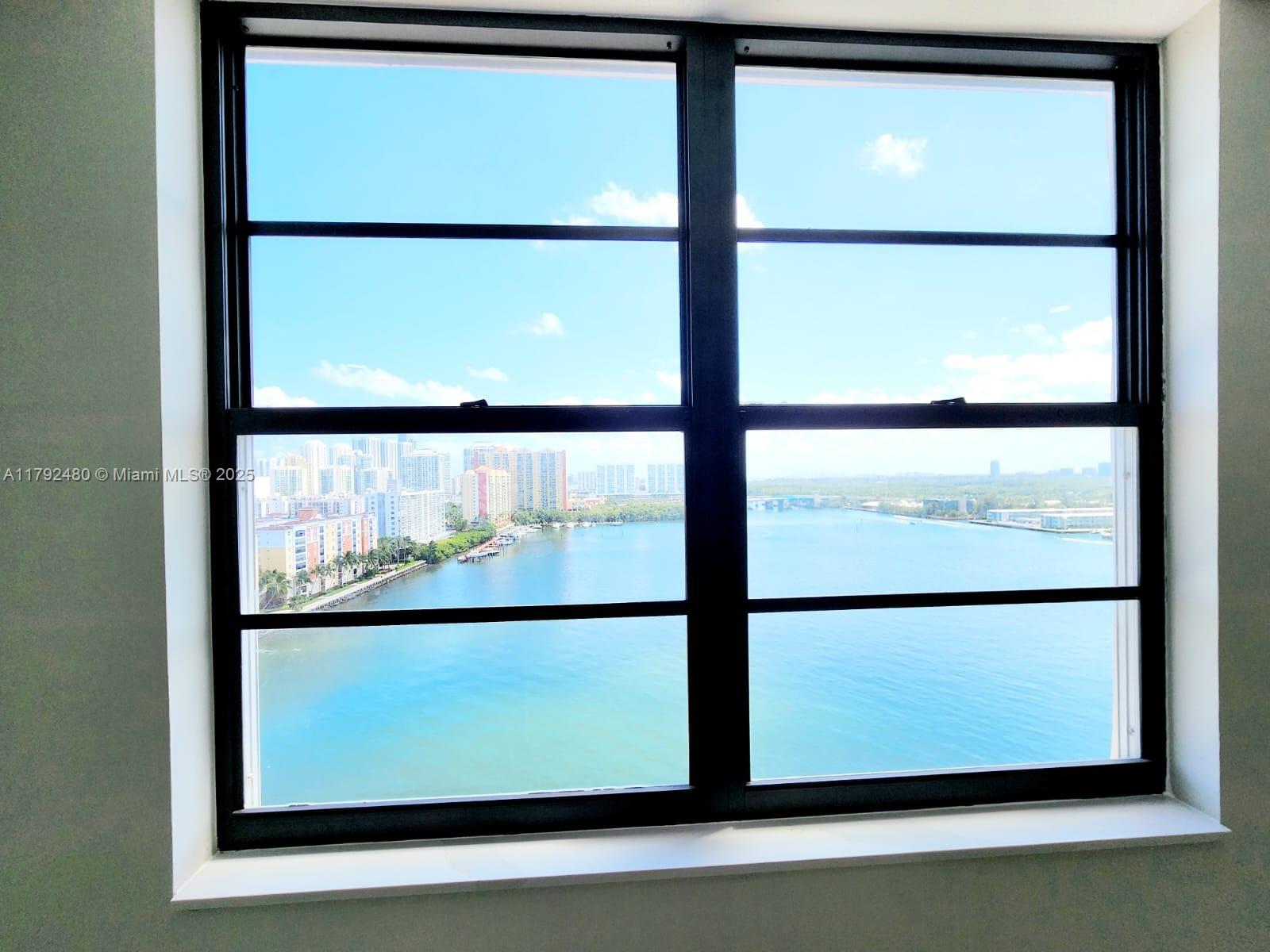 WINSTON TOWERS 100 - Residential
