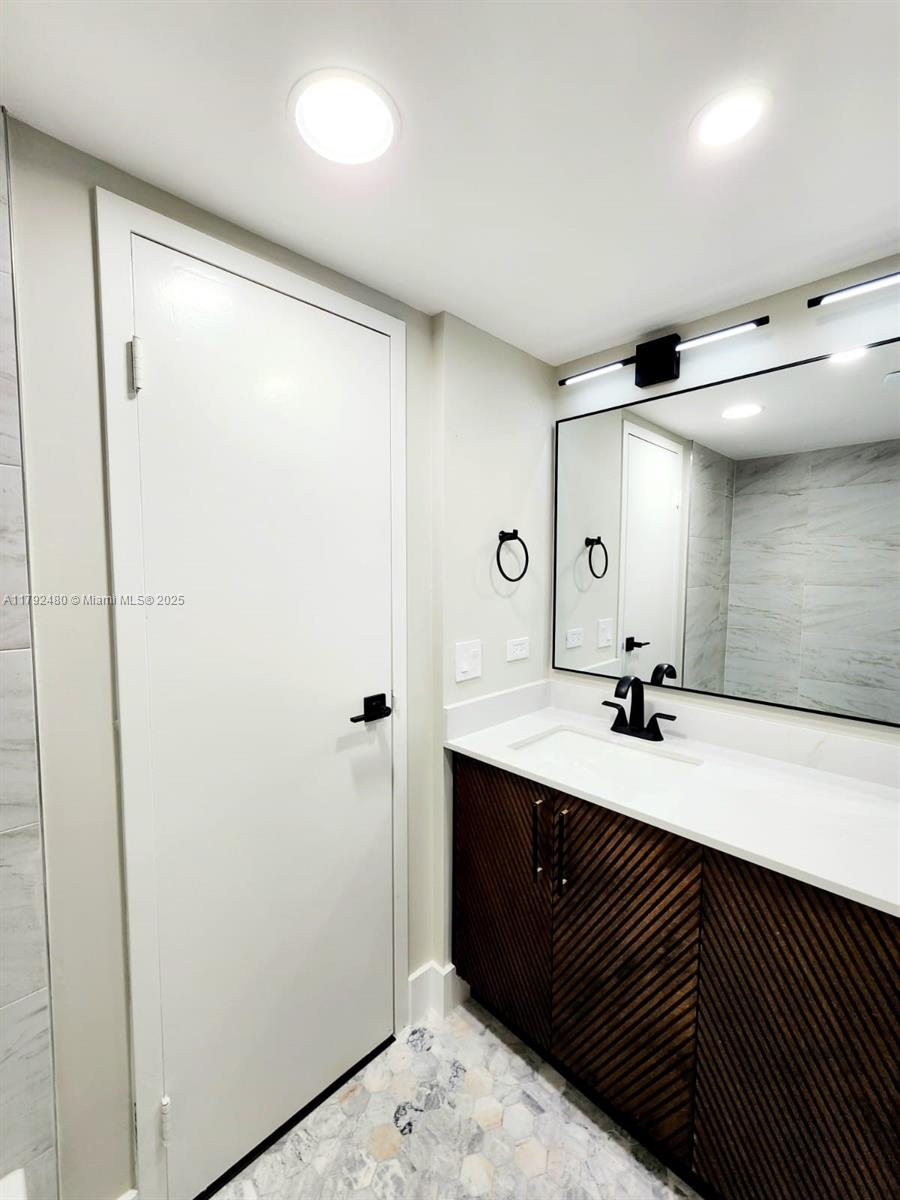 WINSTON TOWERS 100 - Residential