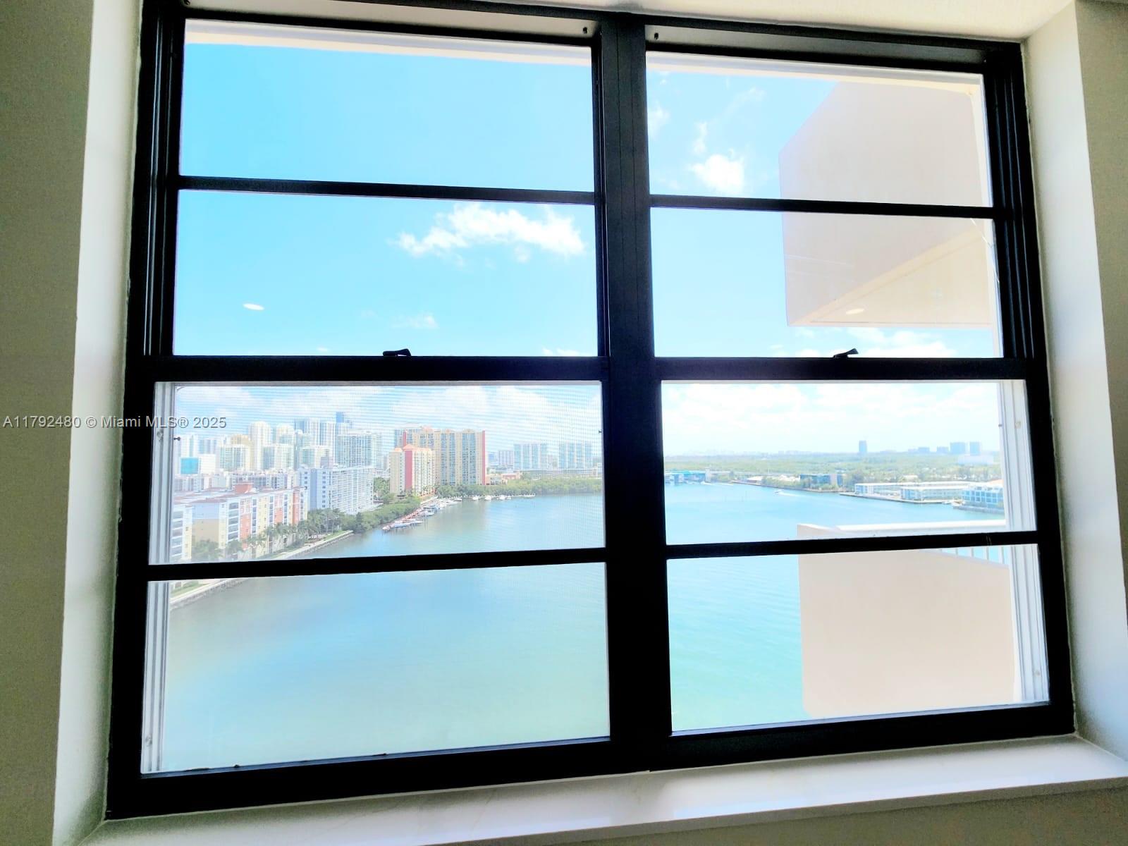 WINSTON TOWERS 100 - Residential