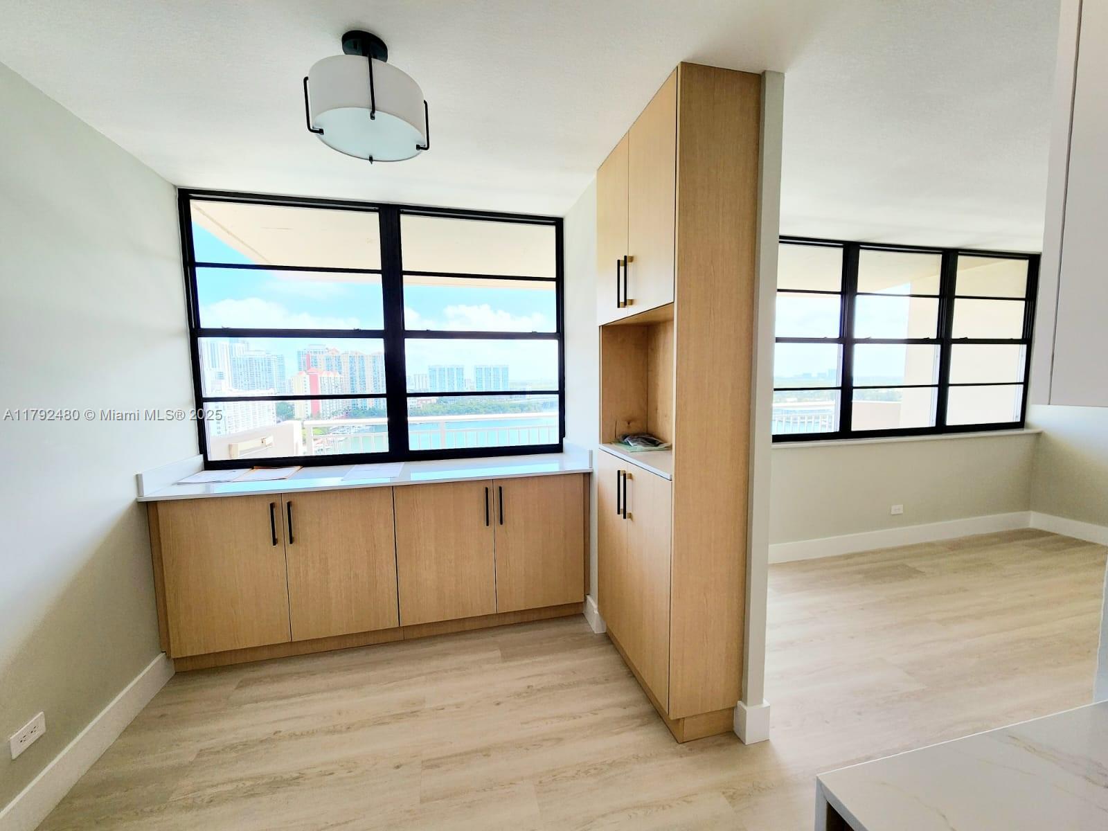 WINSTON TOWERS 100 - Residential