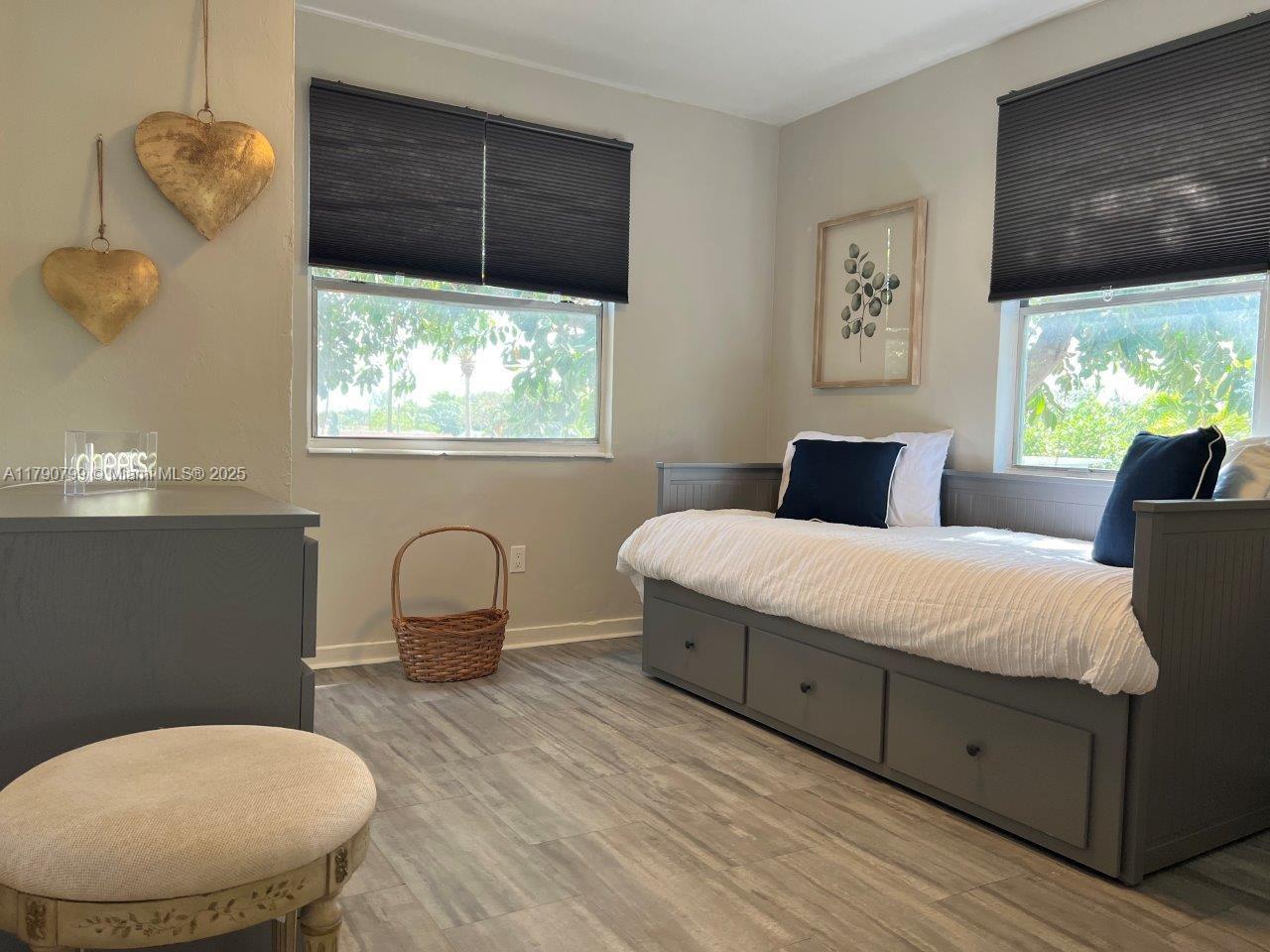 HOLLYWOOD PARK - Residential Income