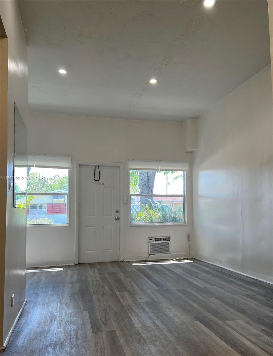 HOLLYWOOD PARK - Residential Income