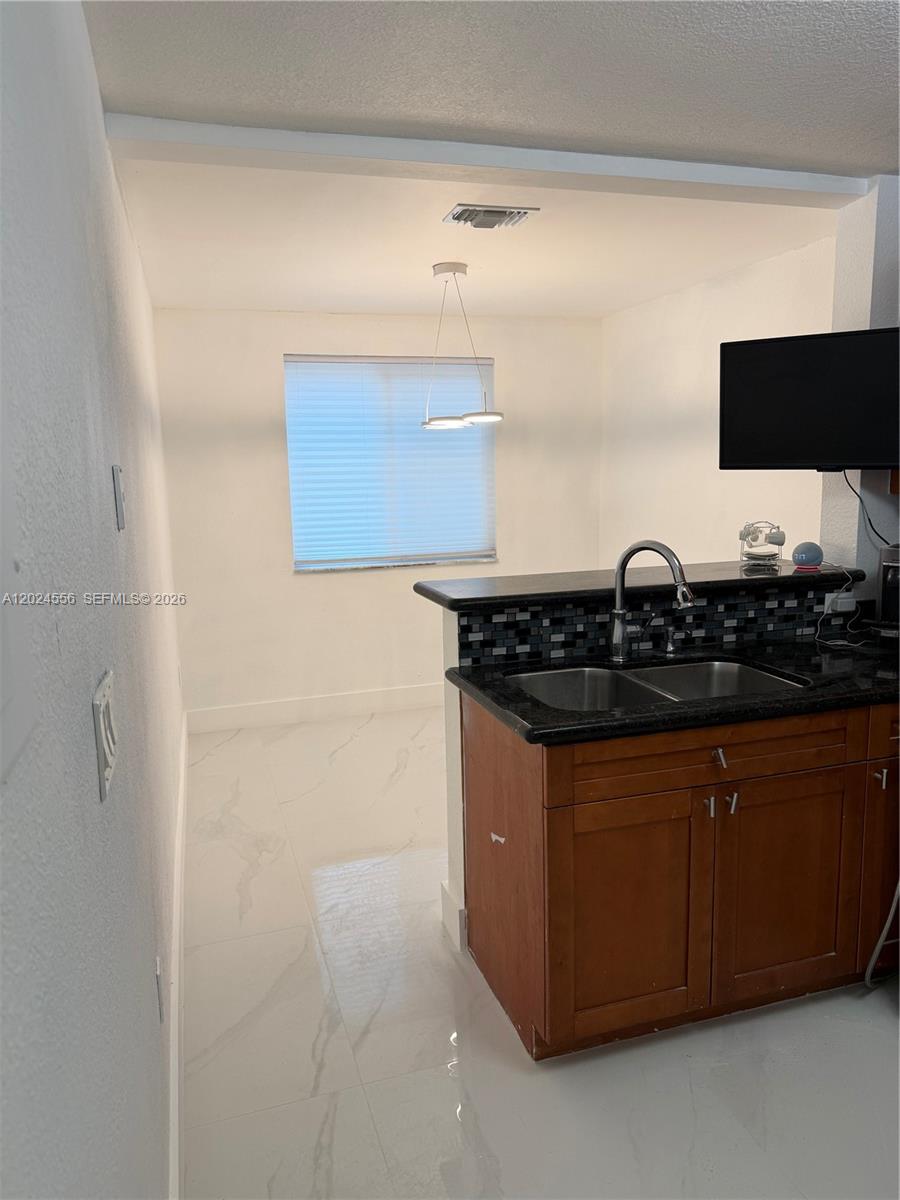 MAHOGANY ISLE HOMES CONDO - Residential Lease
