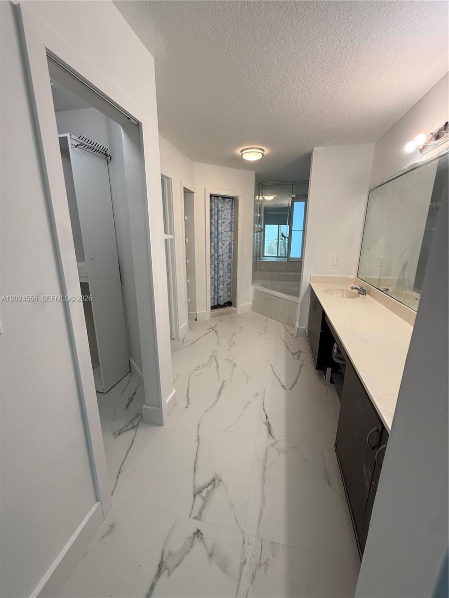 MAHOGANY ISLE HOMES CONDO - Residential Lease