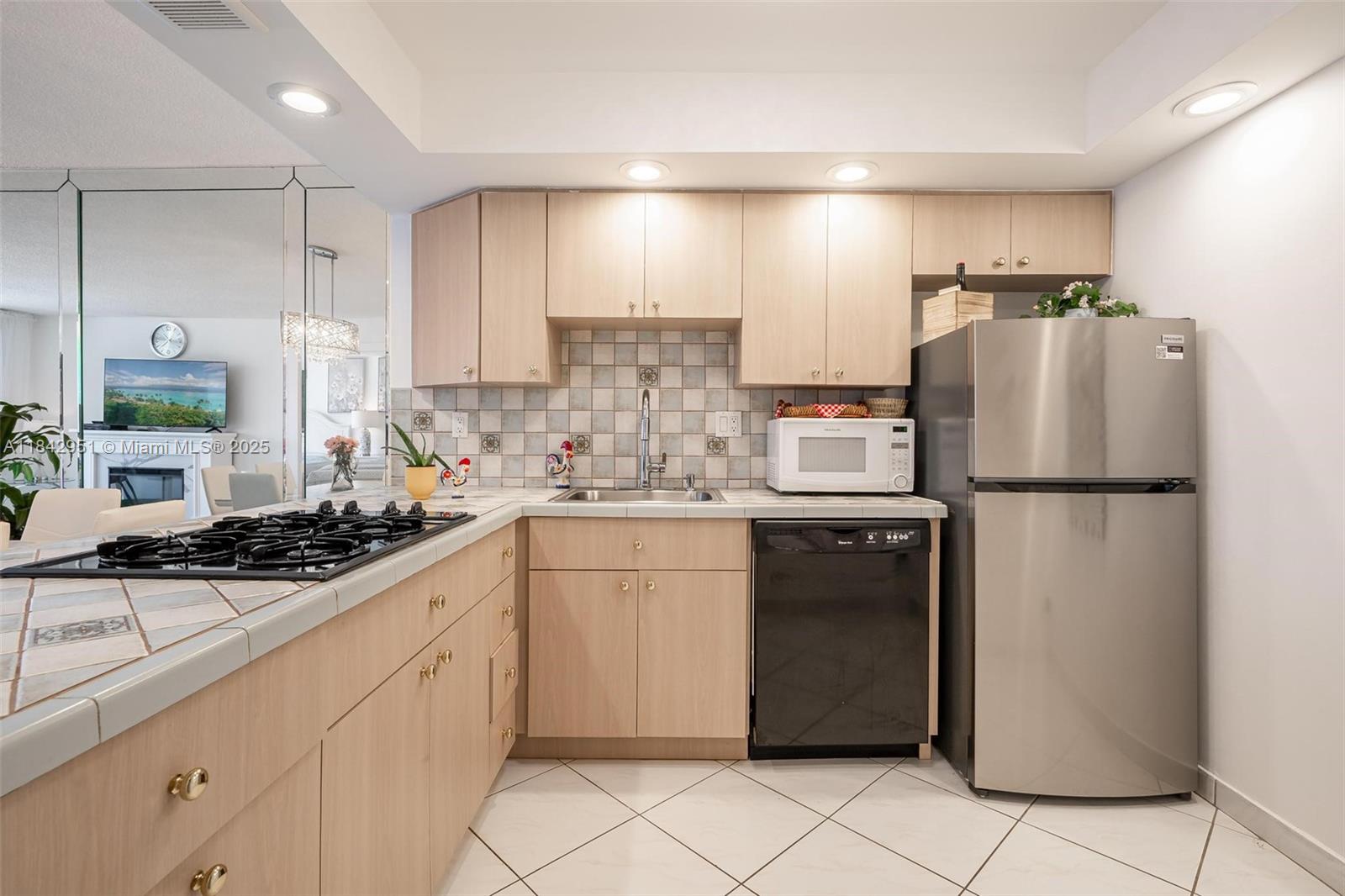 PARKER PLAZA CONDO ESTATE - Residential Lease