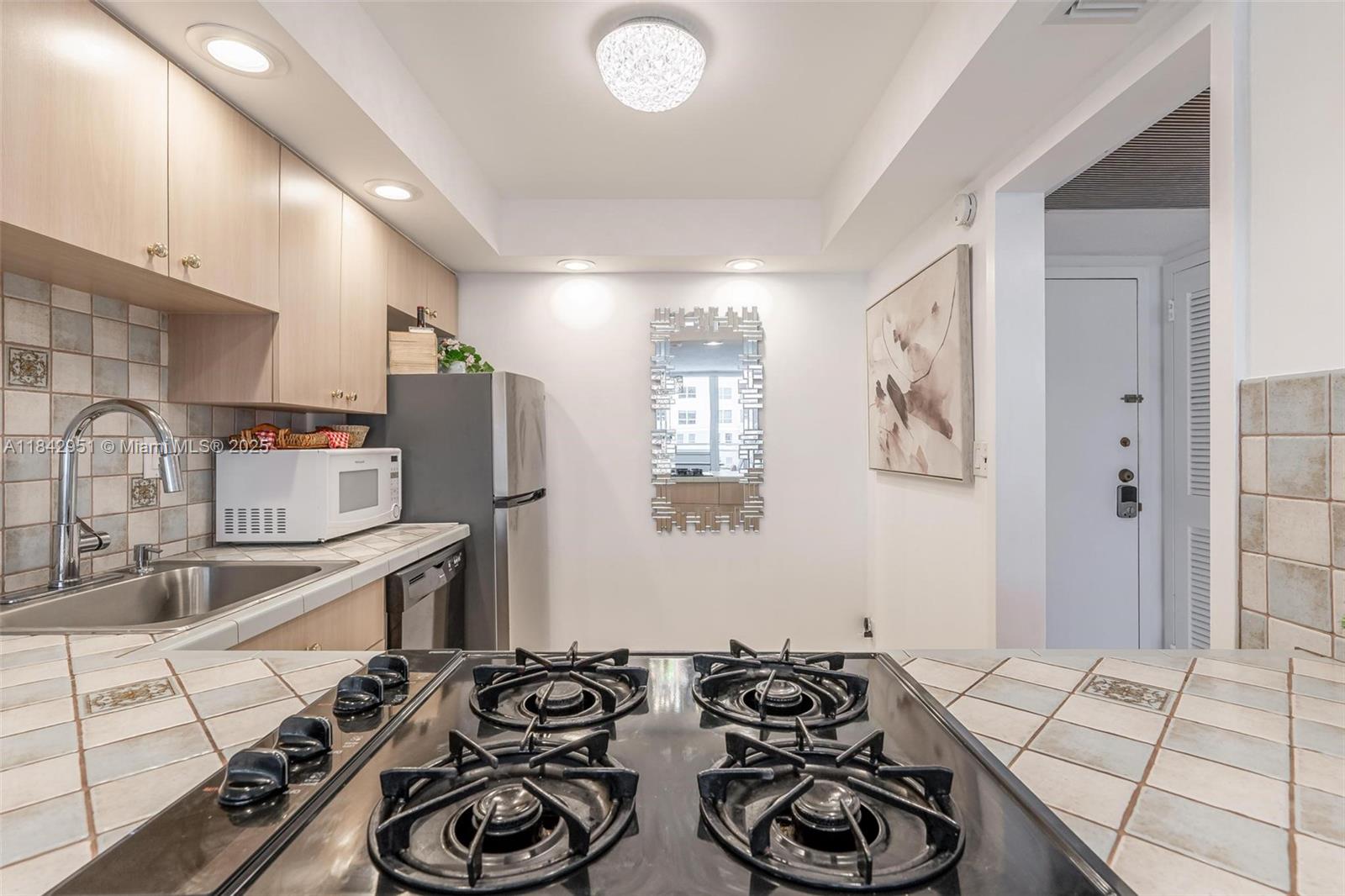 PARKER PLAZA CONDO ESTATE - Residential Lease