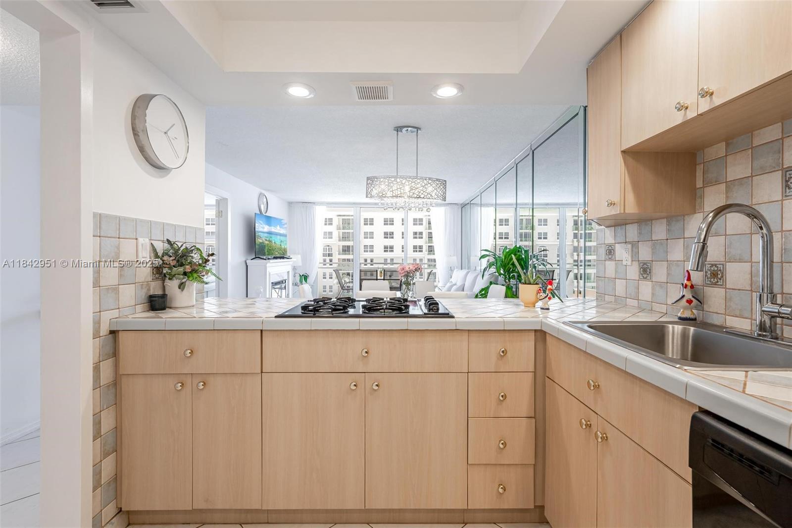 PARKER PLAZA CONDO ESTATE - Residential Lease
