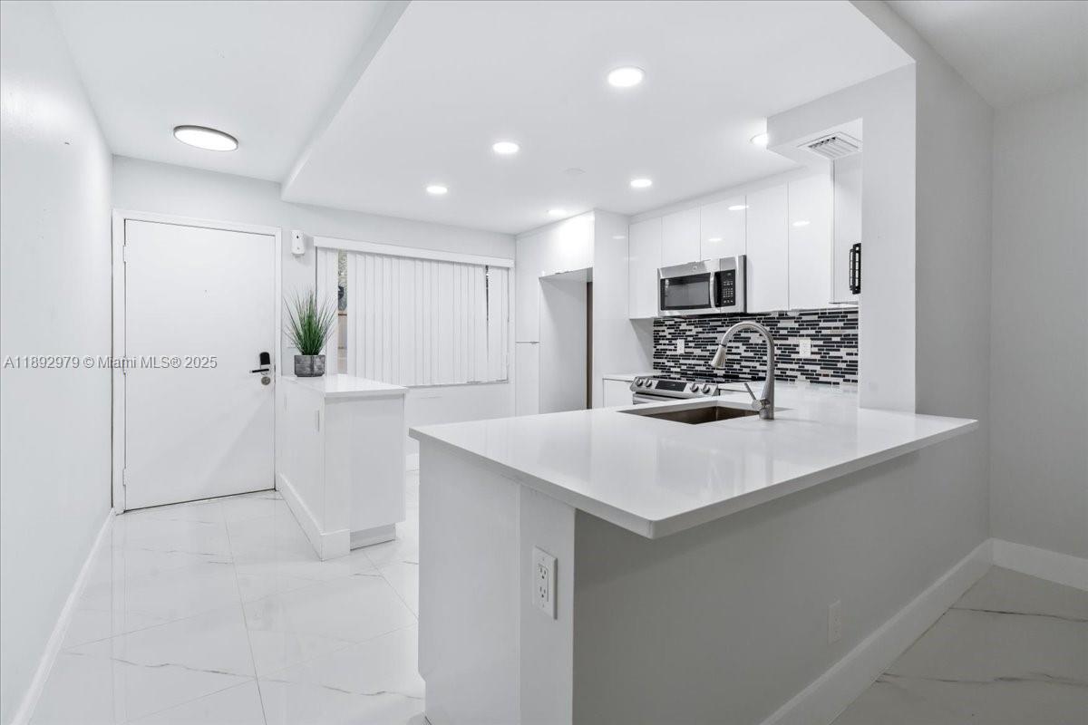 LUCAYA VILLAGE 1-C CONDO - Residential