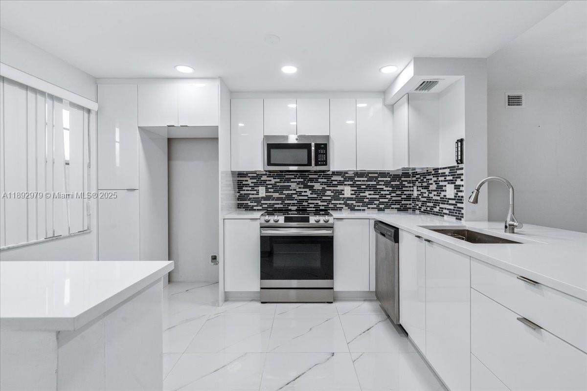 LUCAYA VILLAGE 1-C CONDO - Residential