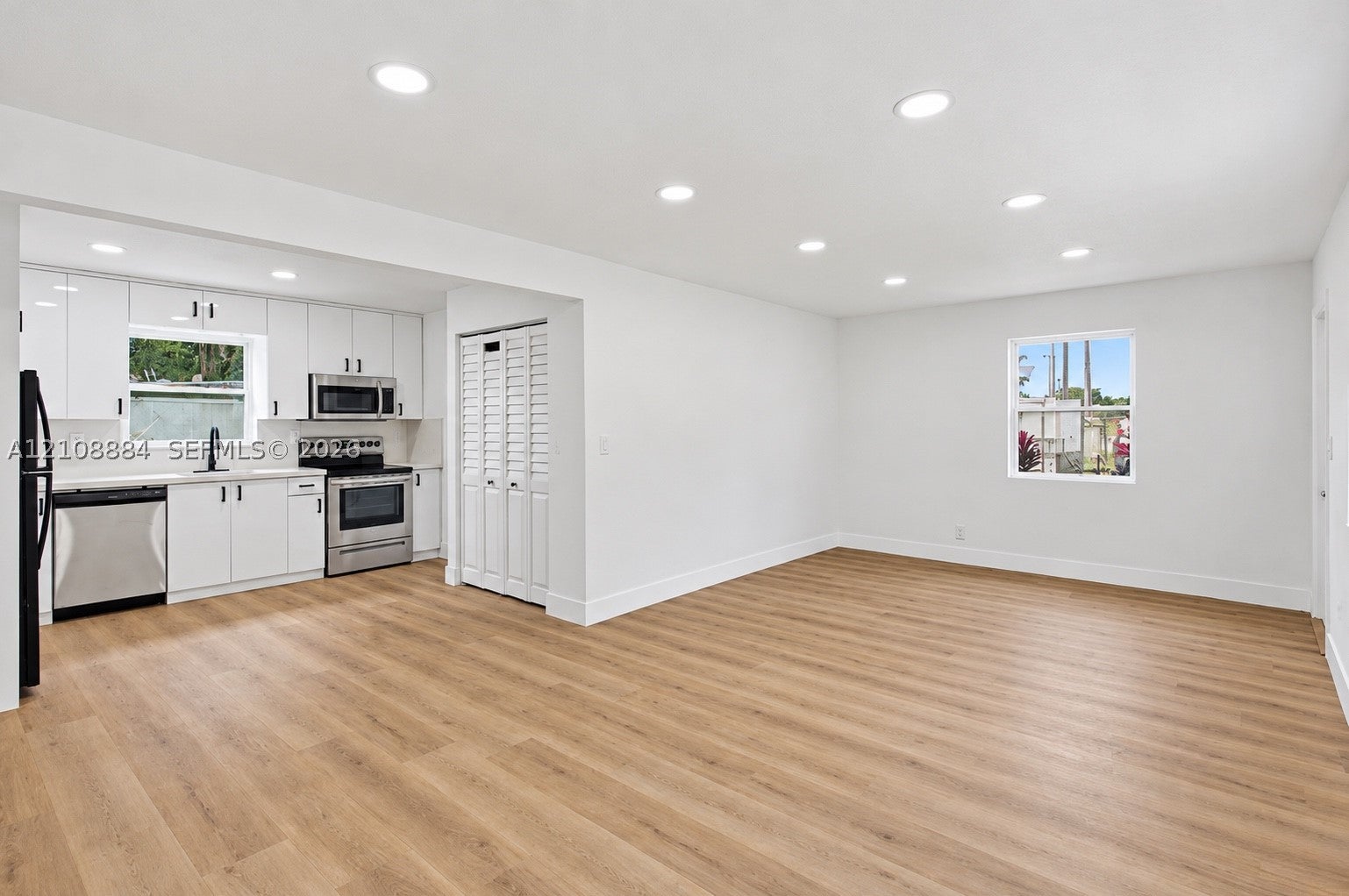 5201 SW 28th Ter