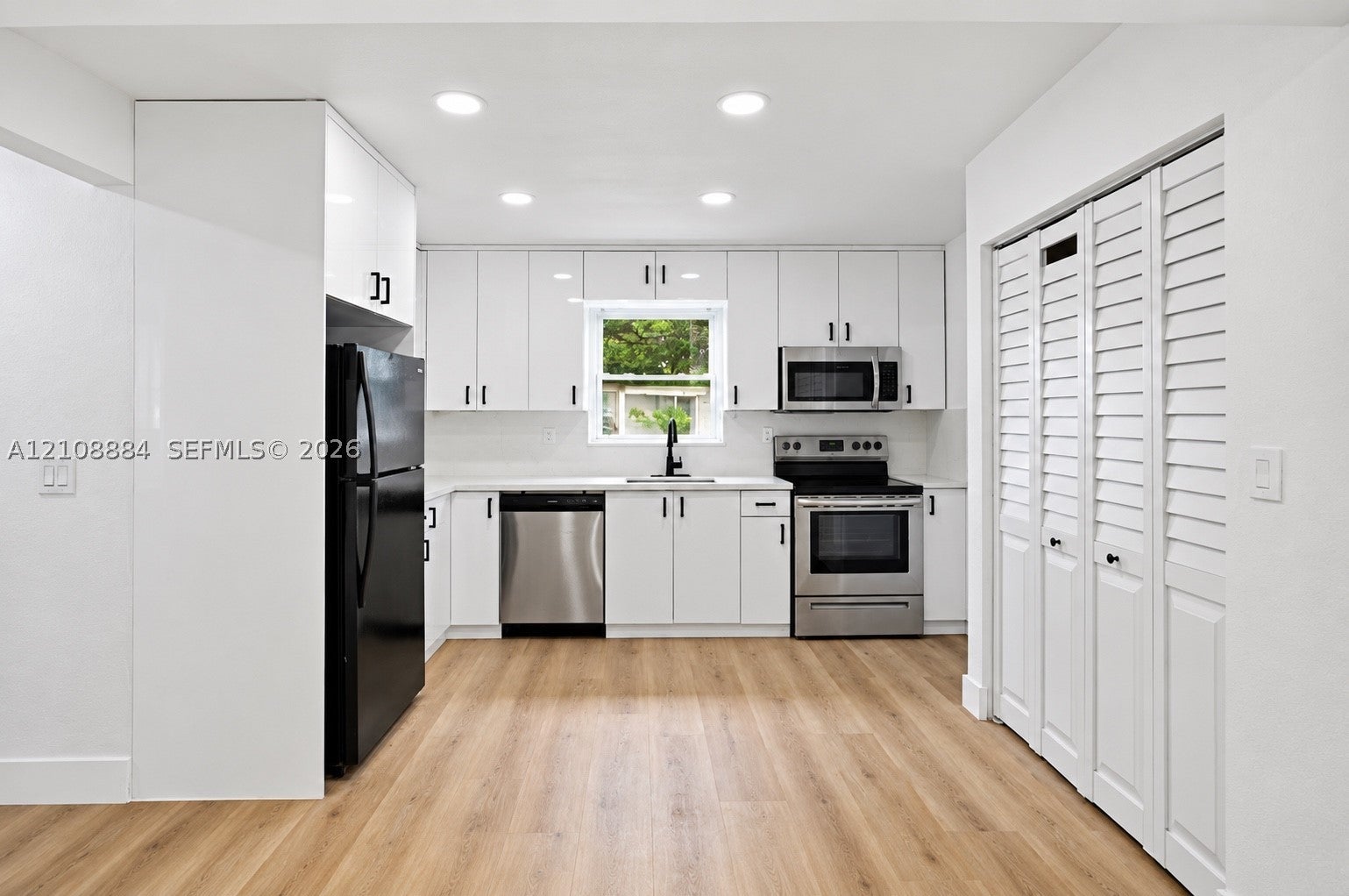 5201 SW 28th Ter