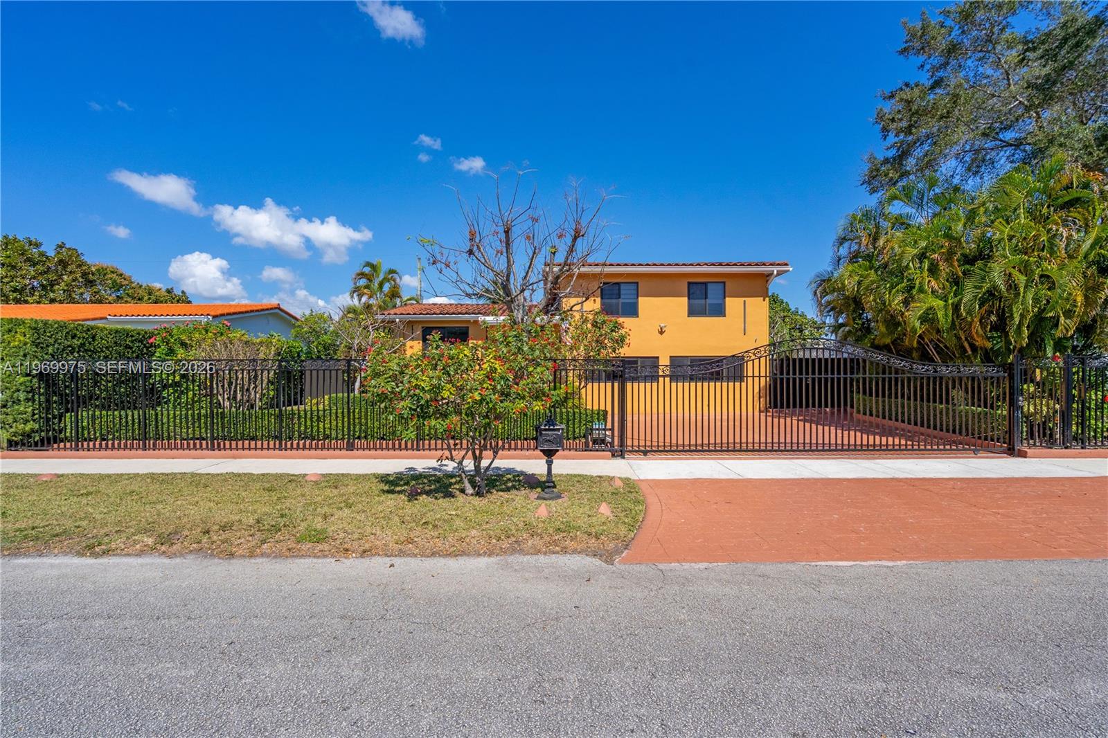 MIRACLE MANOR 1ST ADDN - Residential