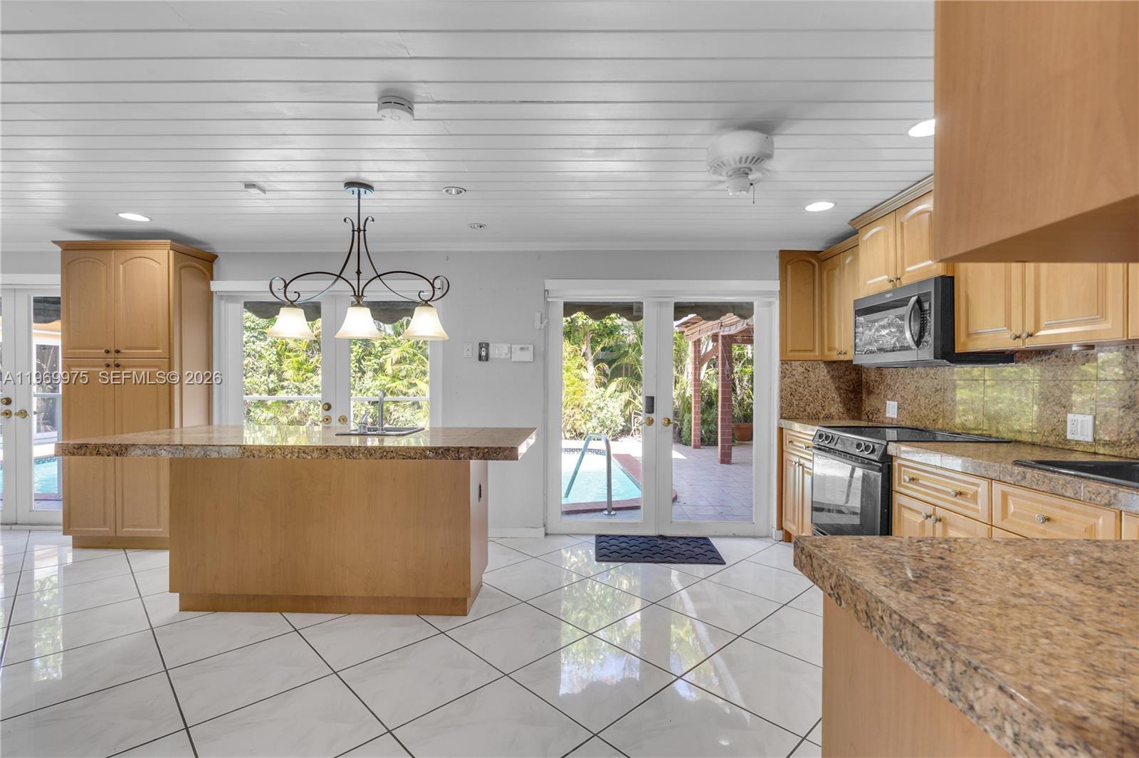 MIRACLE MANOR 1ST ADDN - Residential