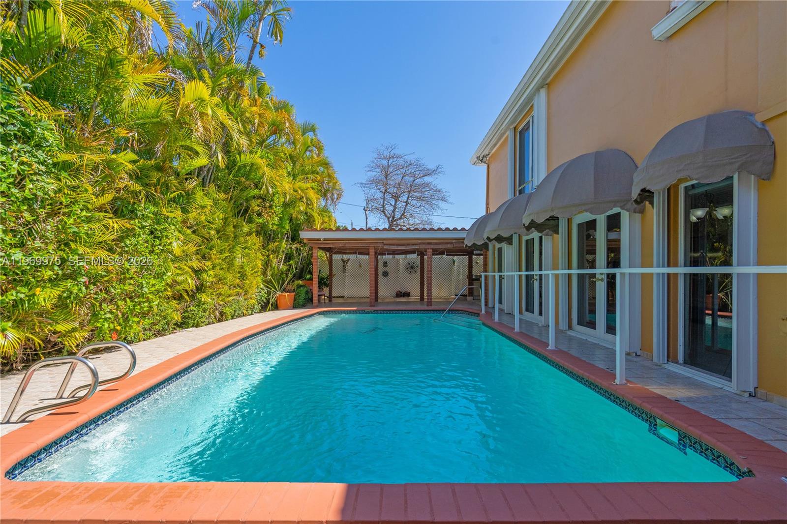 MIRACLE MANOR 1ST ADDN - Residential