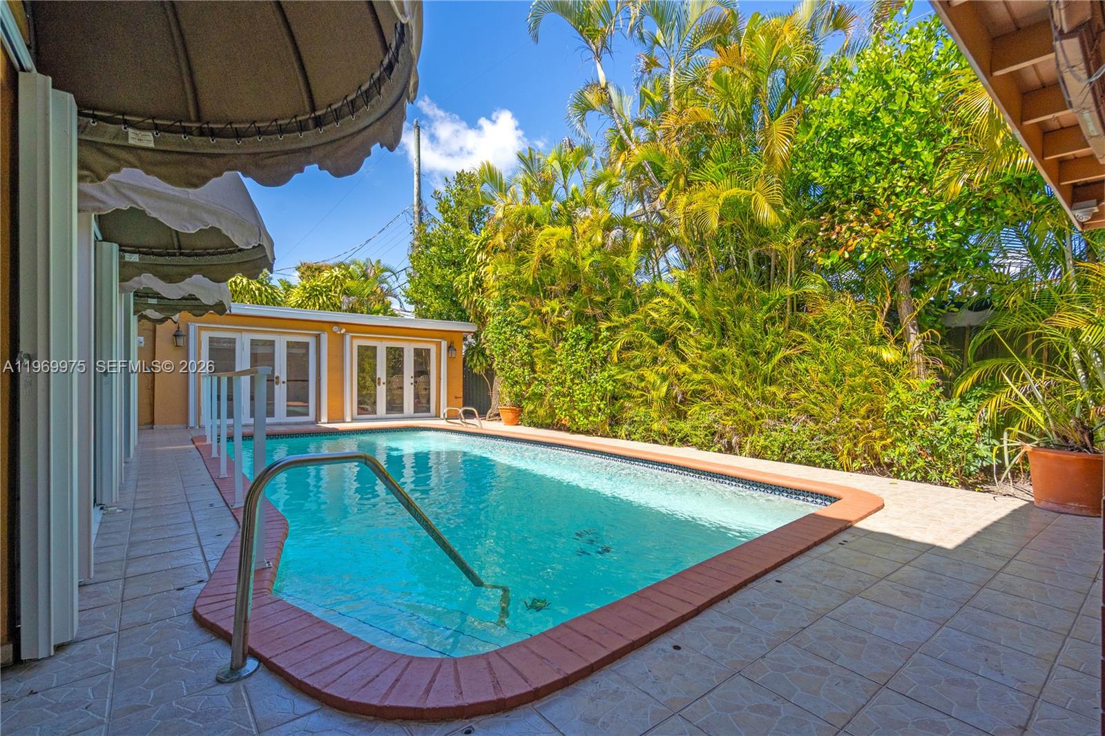 MIRACLE MANOR 1ST ADDN - Residential