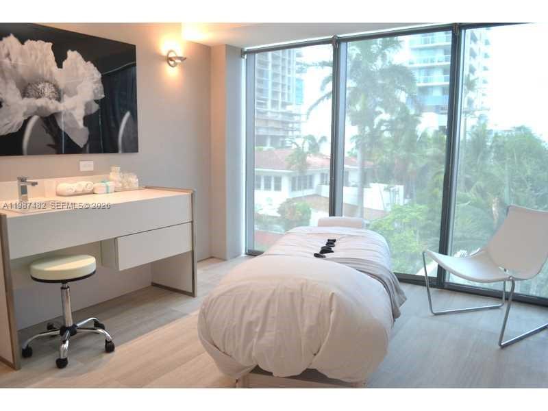 ICON BAY CONDO - Residential Lease