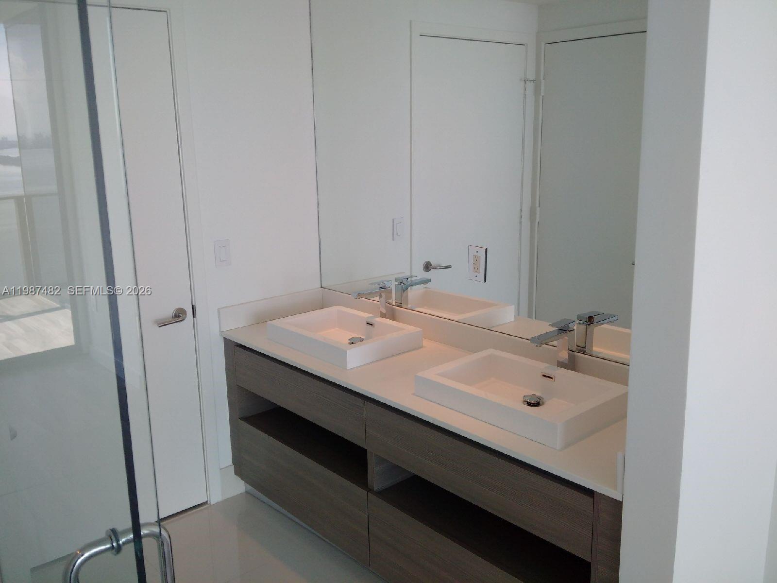 ICON BAY CONDO - Residential Lease