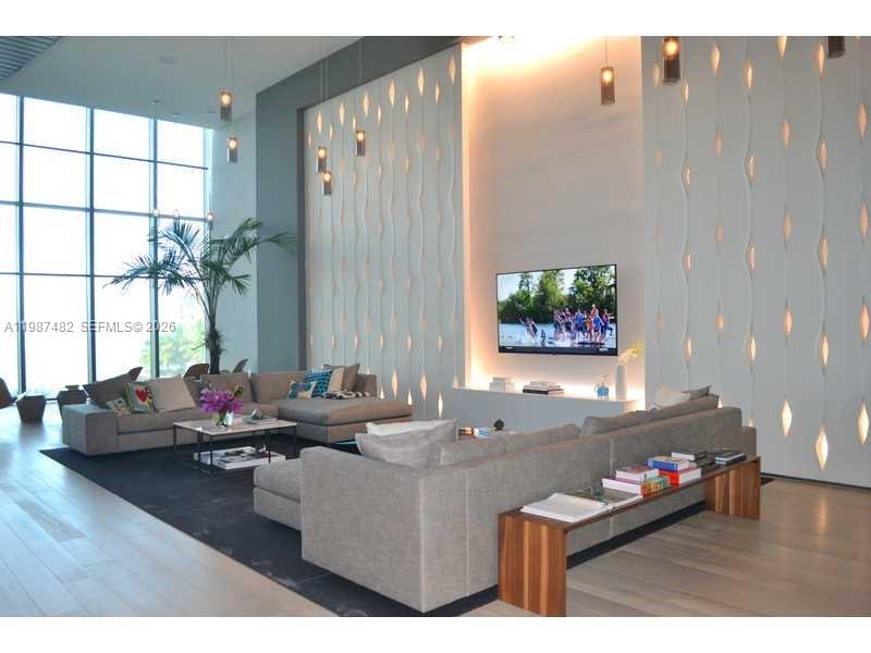 ICON BAY CONDO - Residential Lease