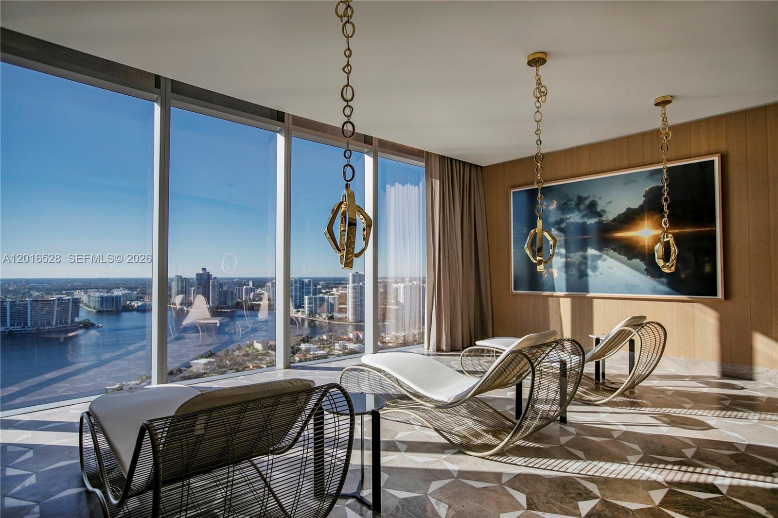 TURNBERRY OCEAN CLUB - Residential